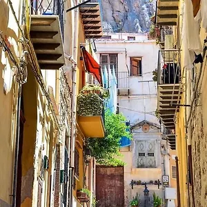 Mimi , Cefalu Italy
